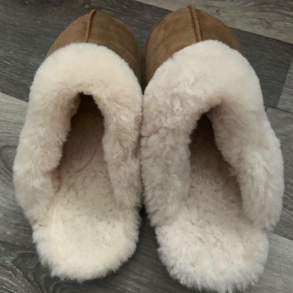 BearPaw slip on size 10